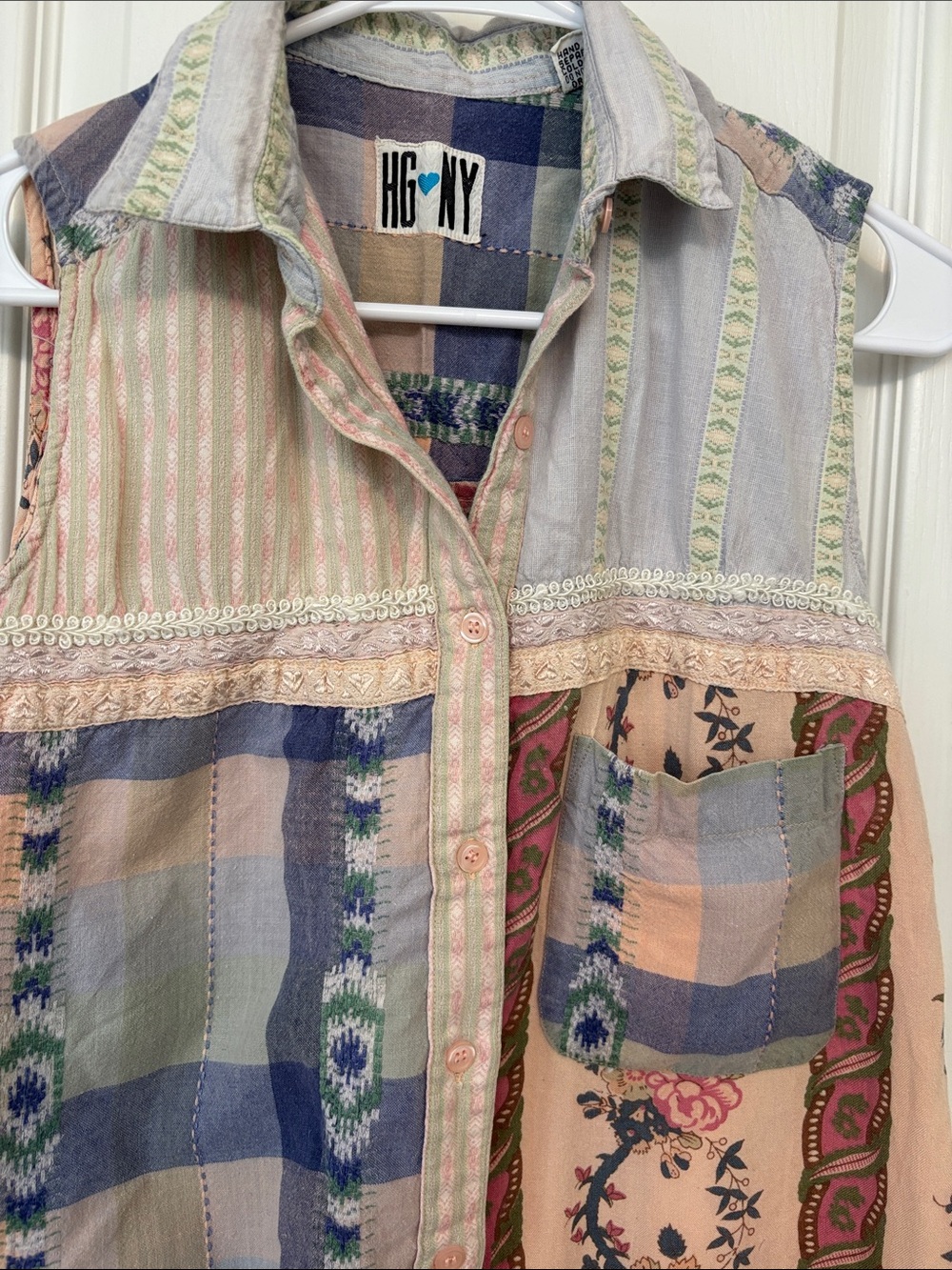 HG🩷NY Patchwork Floral Embroidered Sleeveless Button-Down Shirt - Multicolor Med - Picture 4 of 7